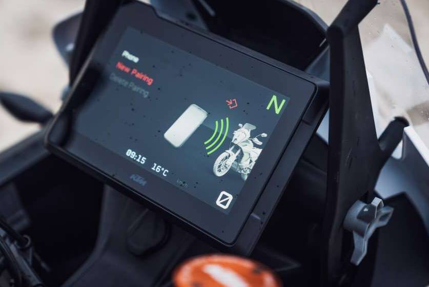 Panel instrumen TFT-LCD berukuran 7 inci (dok. KTM)