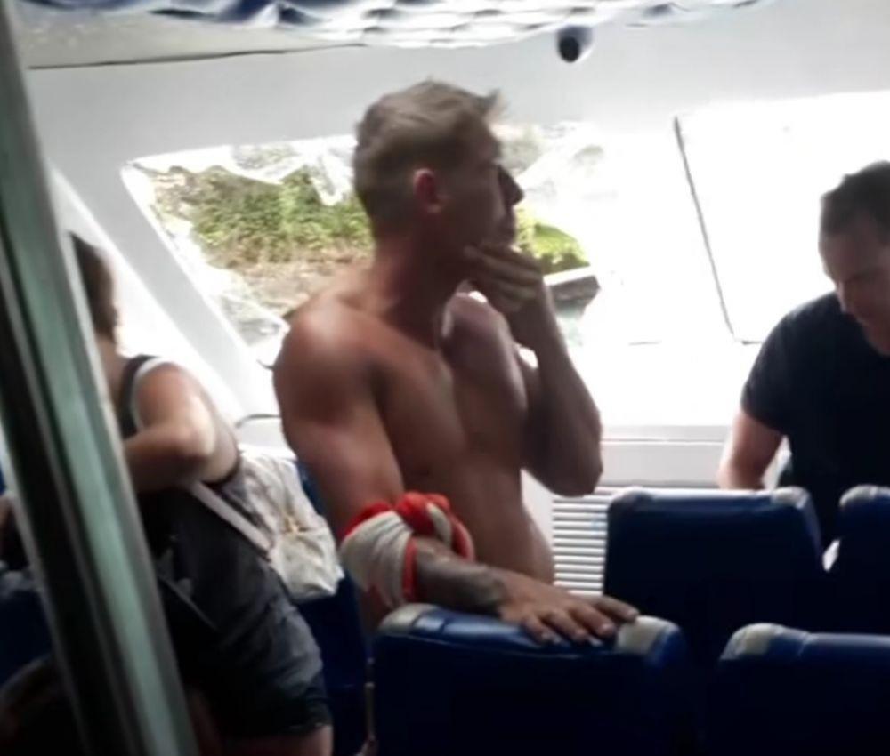 Kaca Boat dari Lembongan Pecah Dihantam Ombak, 6 Wisatawan Terluka
