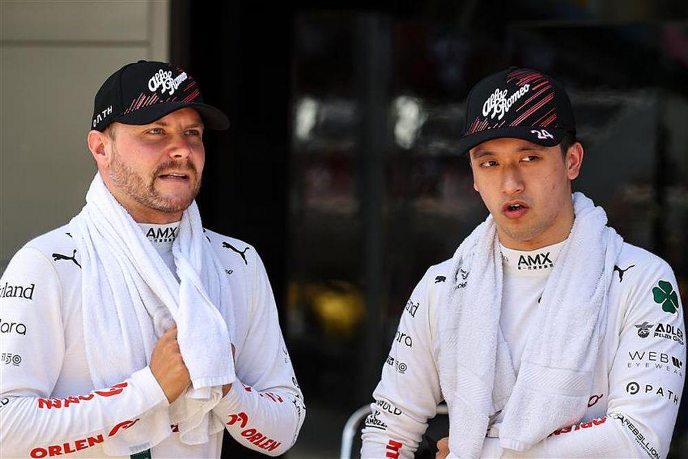 Sosok Valtteri Bottas yang Bimbing Zhou Guanyu Selama Formula 1 2022