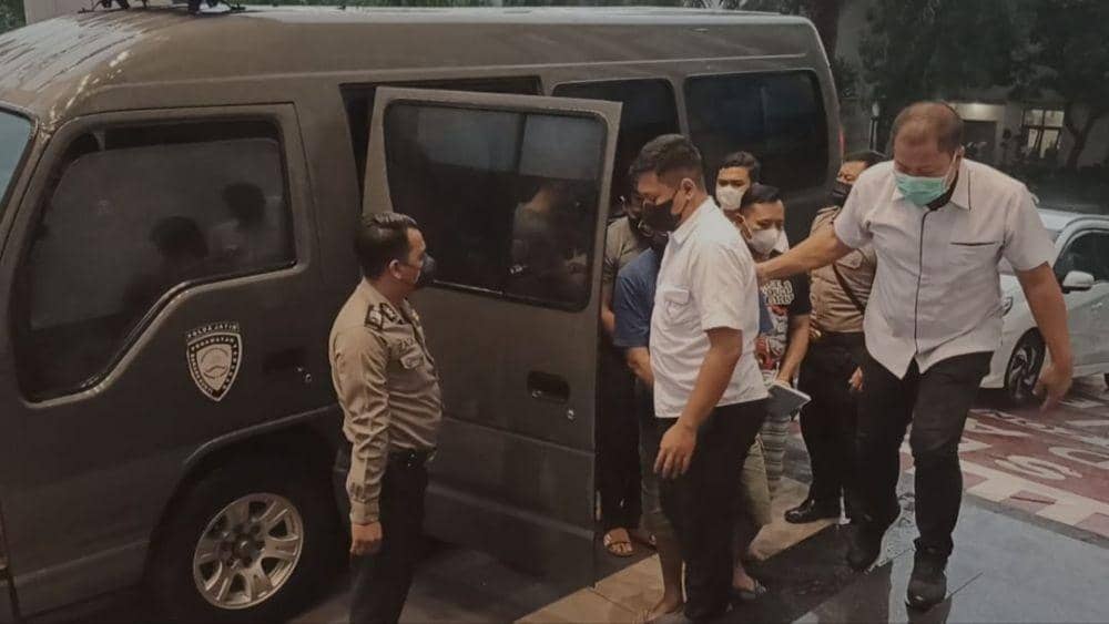 Pelimpahan tersangka Kanjuruhan ke Kejati Jatim. Dok. Kejati Jatim.