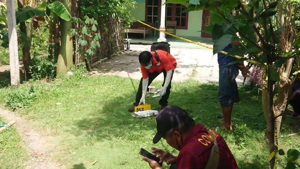 Polisi saat melakukan olah TKP di lokasi kejadian. IDN Times/ Bramanta Pamungkas