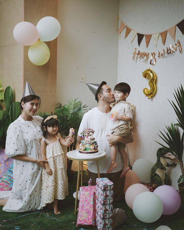 potret keluarga Syahnaz Sadiqah (instagram.com/ritchieismail)