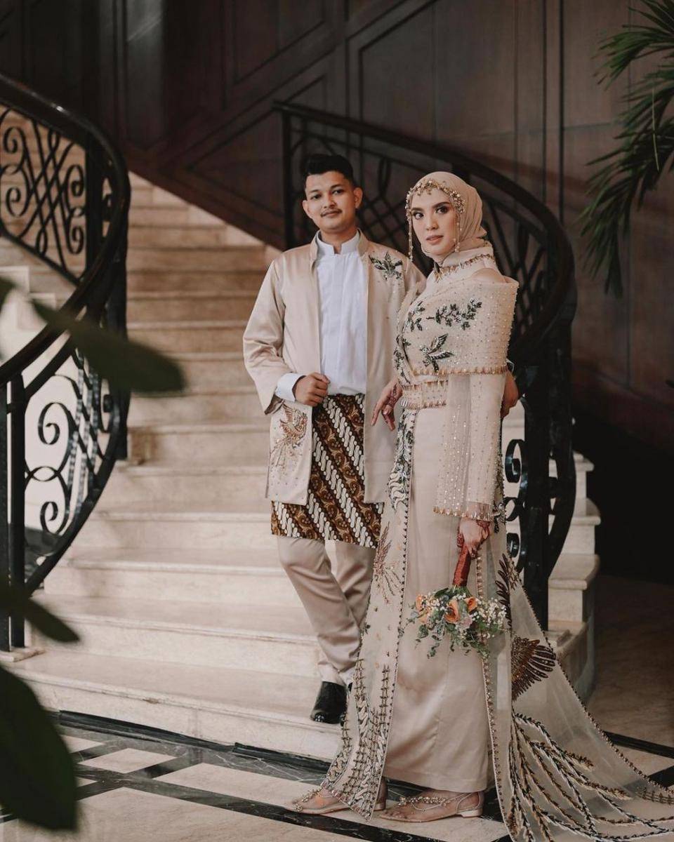 Gaun rancangan Christie Basil (instagram.com/bychristiebasil)