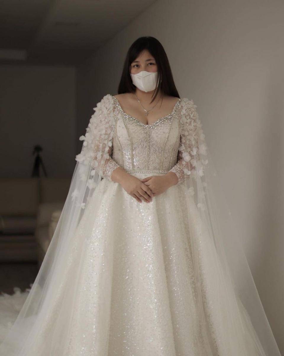Gaun rancangan Christie Basil (instagram.com/bychristiebasil)