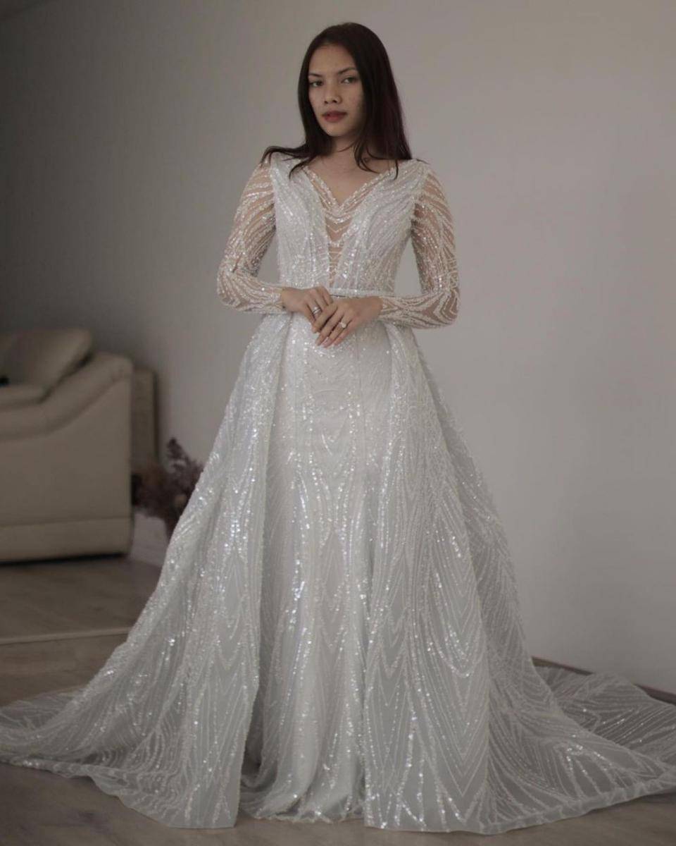 Gaun rancangan Christie Basil (instagram.com/bychristiebasil)