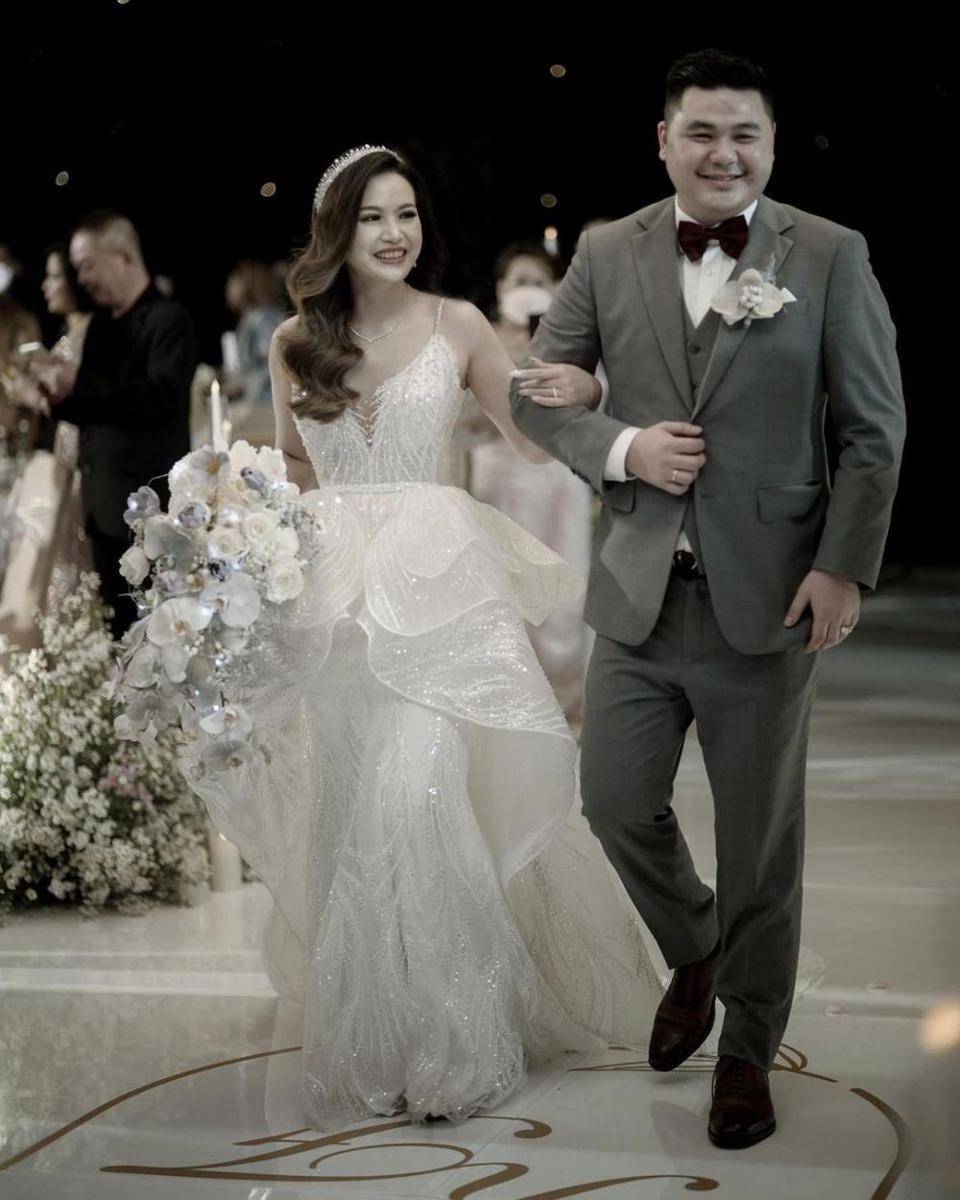 Gaun rancangan Christie Basil (instagram.com/bychristiebasil)