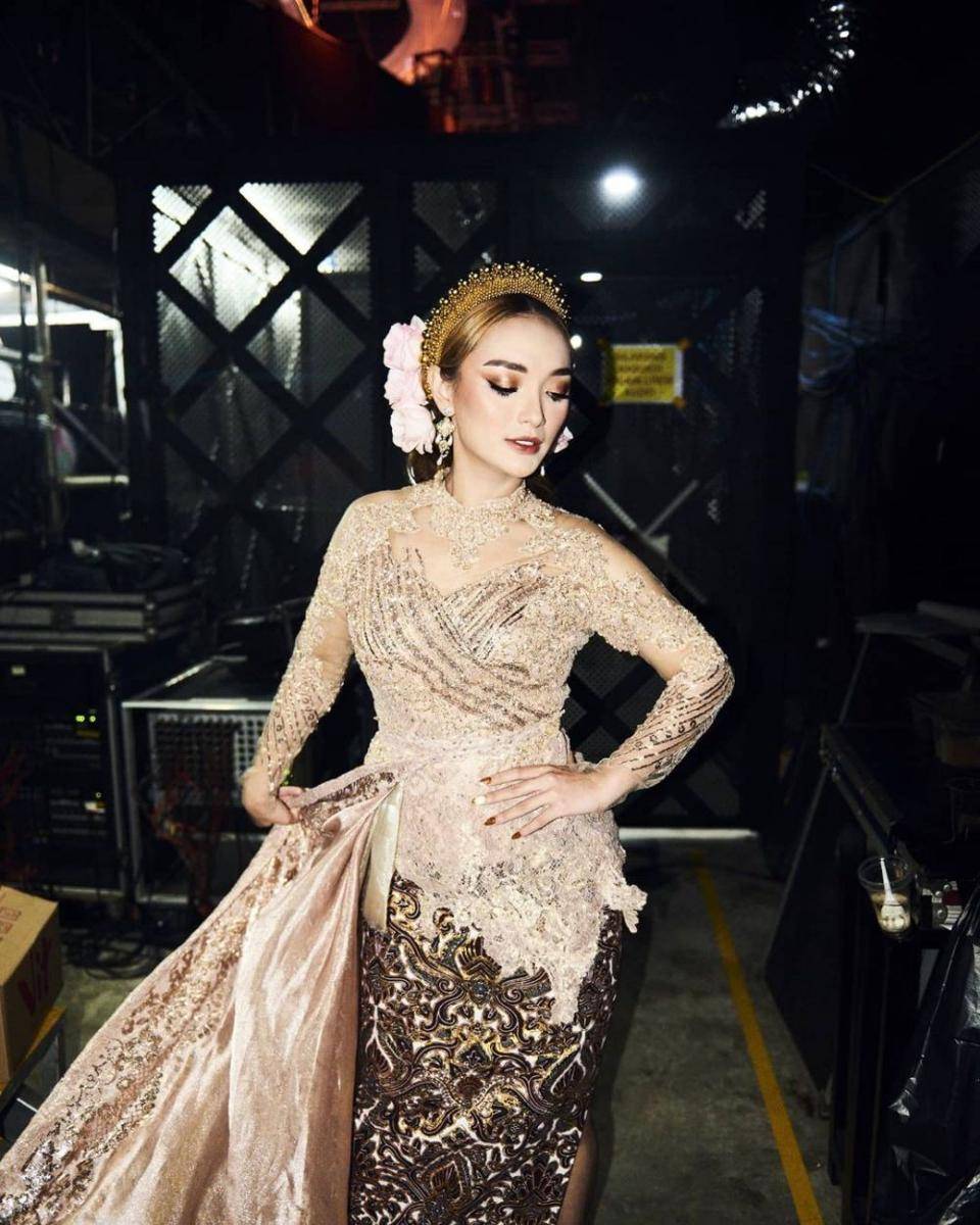 Kebaya Zaskia Gotik (instagram.com/fadlan_indonesia)