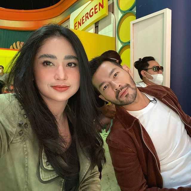 potret Dewi Perssik dan Rian Ibram (instagram.com/rianibram)