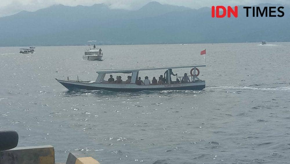 Fastboat lokal mengangkut wisatawan dari Gili Trawangan menuju Pelabuhan Bangsal. (IDN Times/Muhammad Nasir)