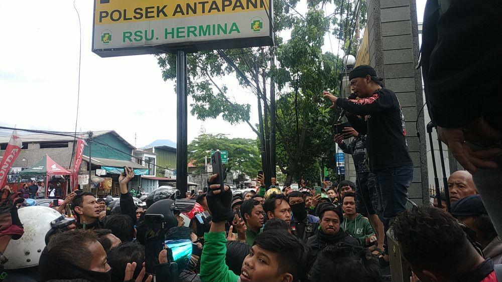 Driver Ojol Geruduk Ojek Pangkalan karena Berselisih Terkait Penumpang