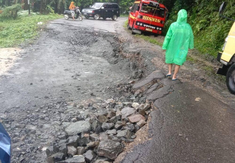 Diguyur Hujan Intensitas Tinggi, Akses ke Desa Adat Baduy Ambles
