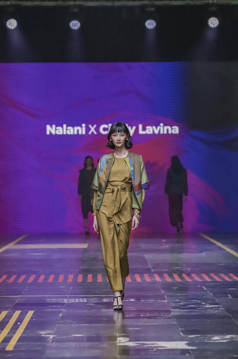 inspirasi outfit Tenun NTB ala Nalani X Cindy Lavina (dok. Spotlight Indonesia)