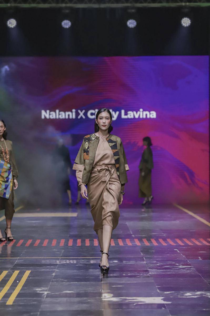 inspirasi outfit Tenun NTB ala Nalani X Cindy Lavina (dok. Spotlight Indonesia)