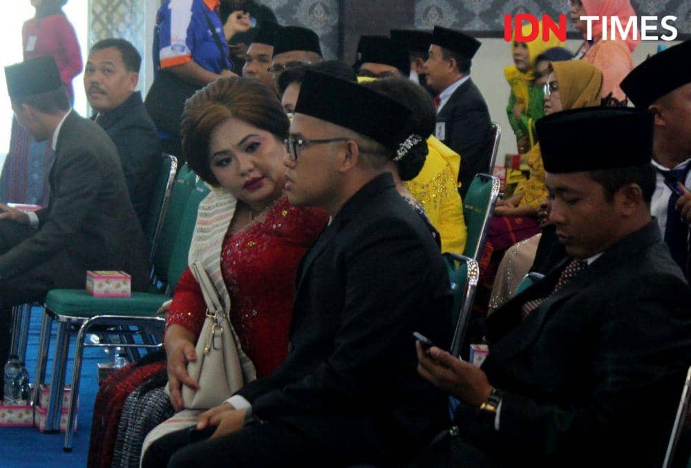 Ketua Fraksi PDI-Perjuangan DPRD Tapteng Camelia Neneng Susanty dan Willy Saputra Silitonga (IDN Times/Arifin Al Alamudi)