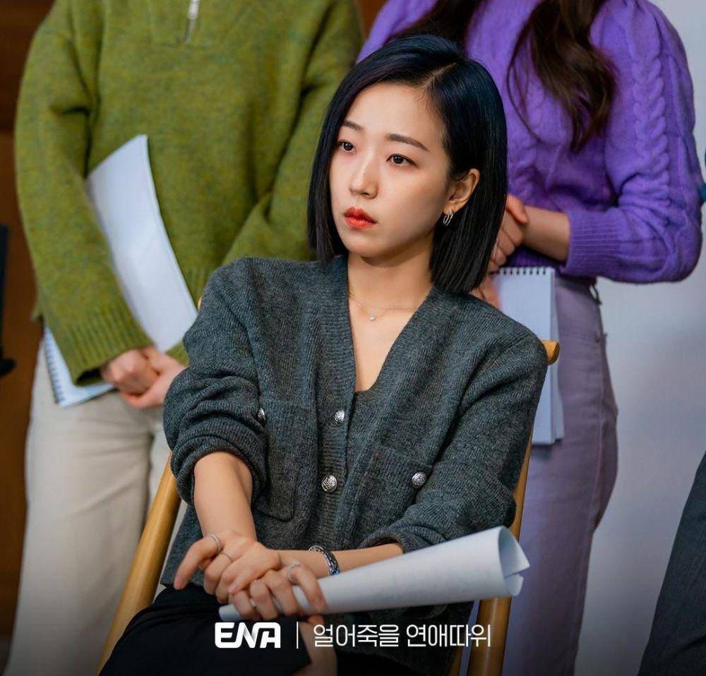 Jo Soo Hyang di drama Love is for Suckers (instagram.com/channel.ena.d)