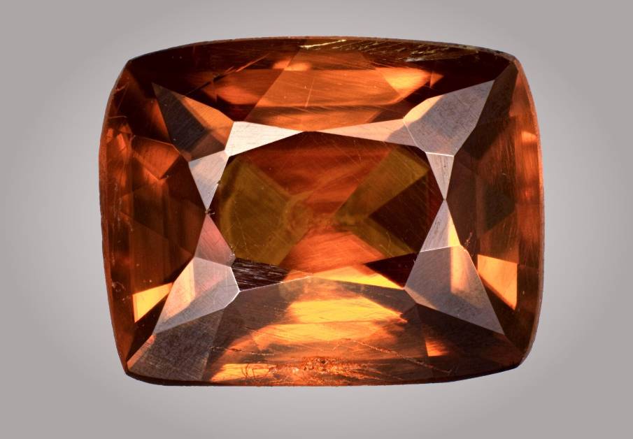 mineral kyawthuite, salah satu yang paling langka di dunia (mindat.org)
