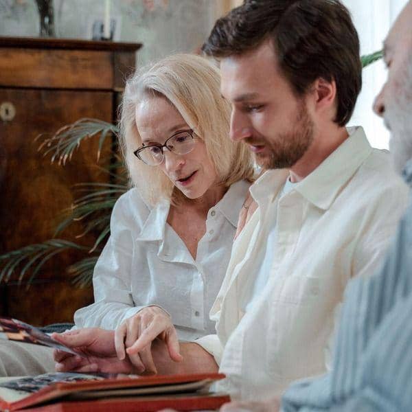 Ilustrasi ibu dan anak laki-laki (pexels/cottonbro studio)