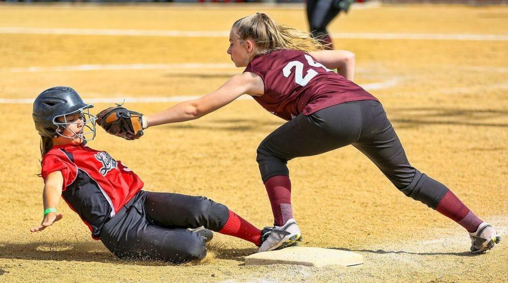 ilustrasi meluncur atau sliding dalam olahraga softball (littleleague.org)