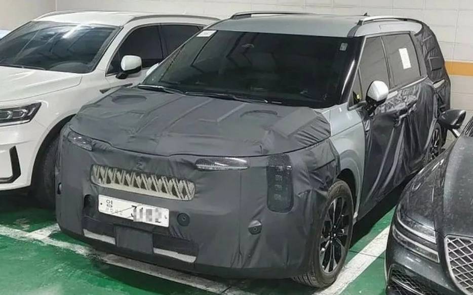 Bocoran foto Kia Carnival facelift (Carscoops.com)