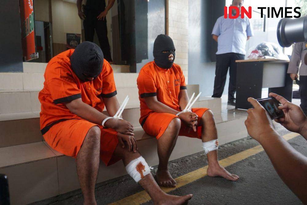 Dua pelaku pembobol rumah Jaksa KPK yang diringkus polisi. (IDN Times/Tunggul Damarjati)