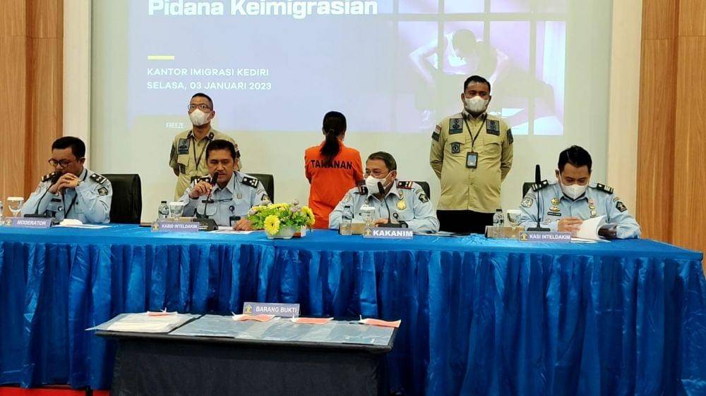 Kantor Imigrasi Kelas II Non TPI Kediri saat merilis ungkap kasus. IDN Times/ istimewa