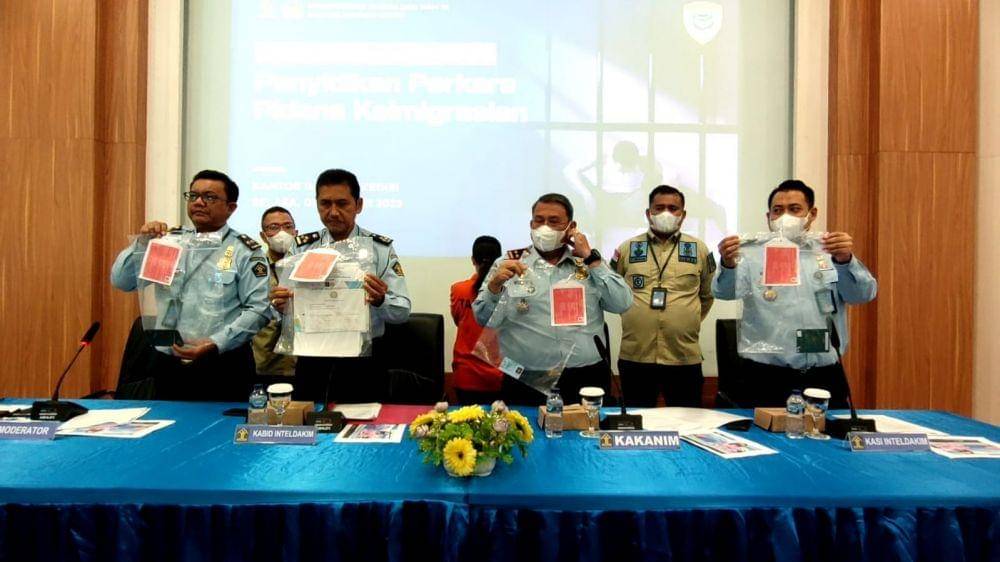 Kantor Imigrasi Kelas II Non TPI Kediri saat merilis ungkap kasus. IDN Times/ istimewa