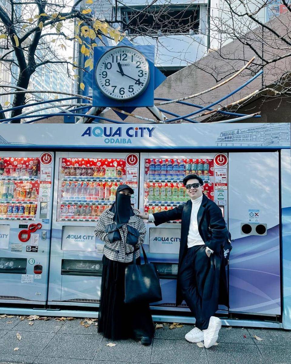 potret liburan keluarga Natta Reza (instagram.com/wardahmaulina_)