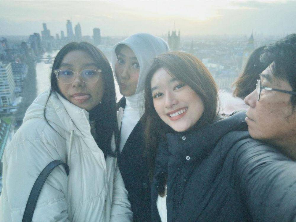 Amanda Caesa dan keluarga (instagram.com/amandacaesaa)