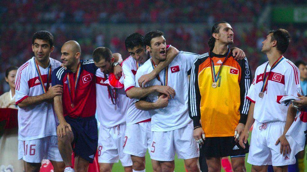Timnas Turki menjadi peringkat ketiga Piala Dunia 2002. (twitter.com/FIFAWorldCup)