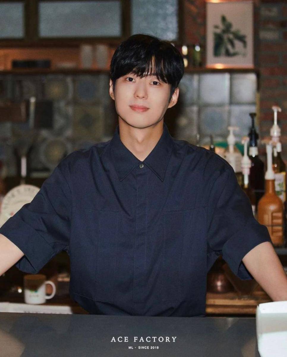 Ahn Dong Goo (instagram.com/d___9ya)