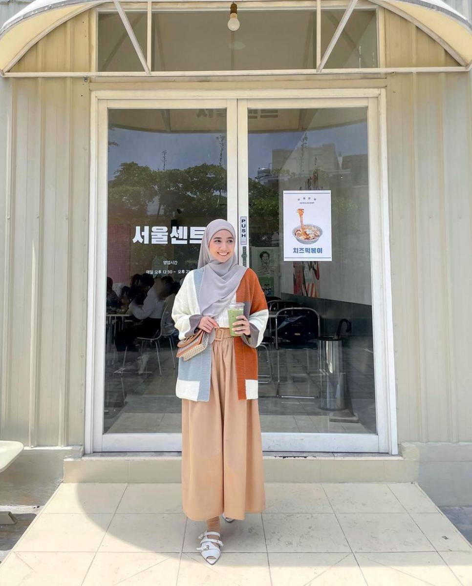 inspirasi OOTD hijab dengan cardigan ala Richa Etika (instagram.com/richaeu)