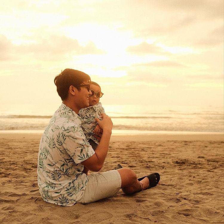 potret Rizky Billar dan beby Leslar (instagram.com/rizkybillar)