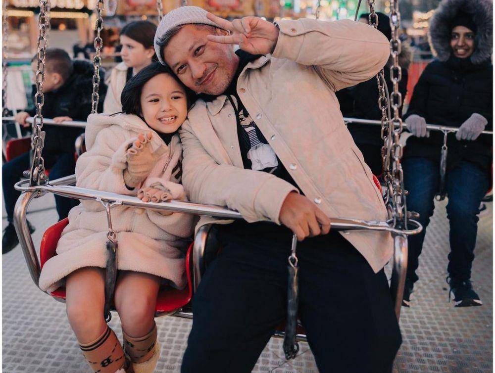 potret Gempi naik wahana permainan bareng Gading dan Gisel (instagram.com/gadiiing)