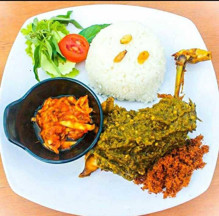 Ayam brewok sambel ijo (Instagram/ayambrewoksakera_)