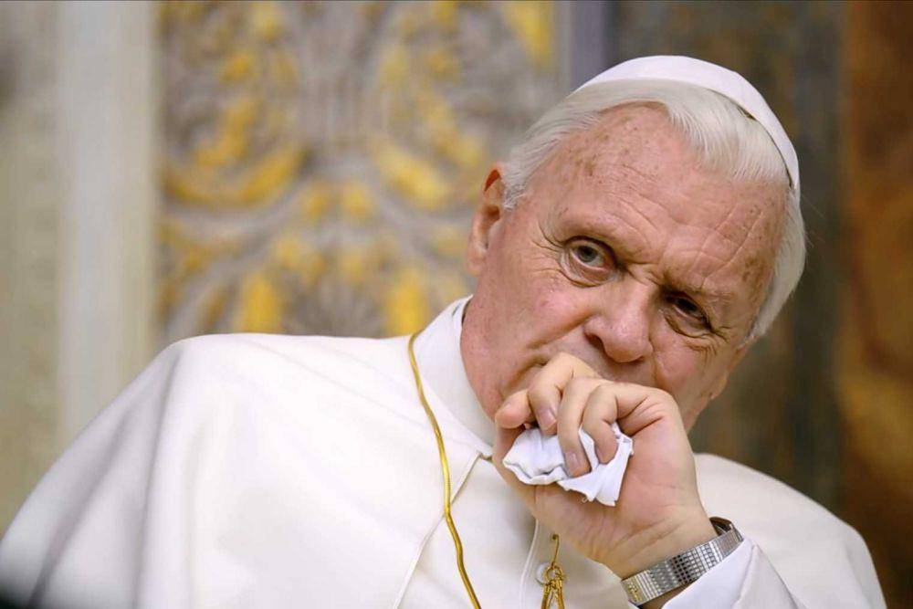 Scene Paus Benediktus di The Two Popes. (Youtube/Netflix)