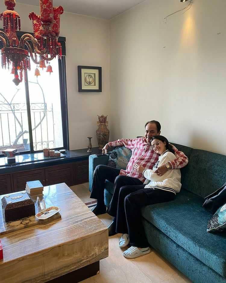 Ruhaanika Dhawan dan ayah (instagram.com/ruhaanikad)