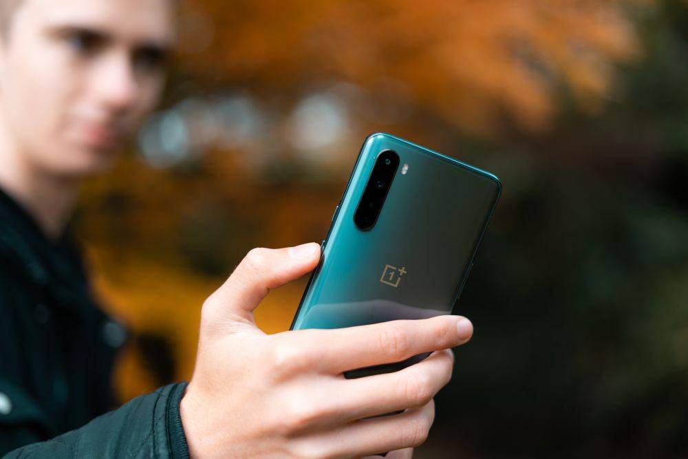 ilustrasi ponsel OnePlus (unsplash.com/Harry Shelton)