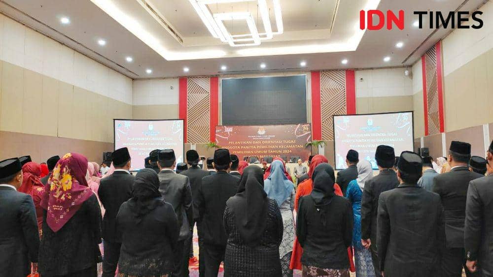 KPU Makassar melantik anggota PPK Pemilu 2024 di Hotel Claro, Rabu (4/1/2023). IDN Times/Asrhawi Muin
