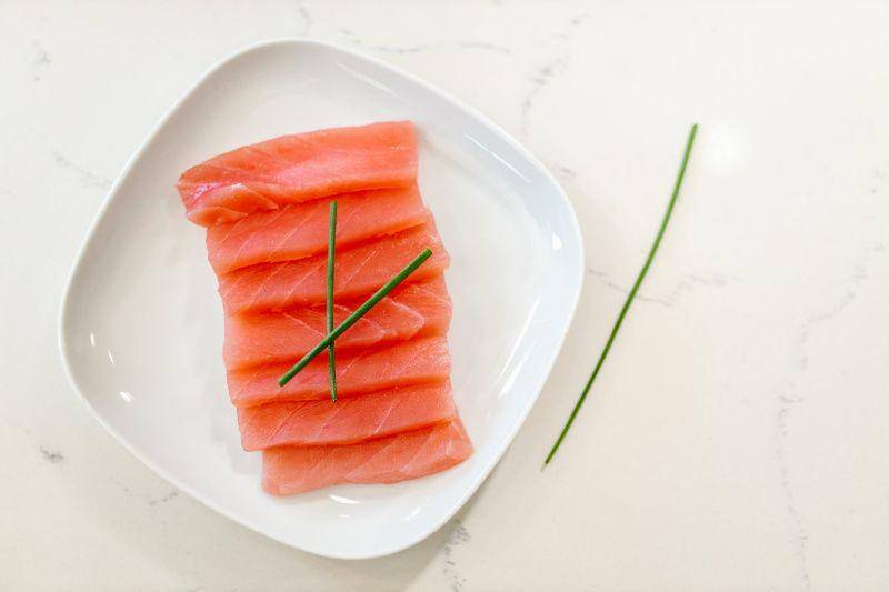 ilustrasi salmon tinggi asam amino (pexels.com/RODNAEProductions)