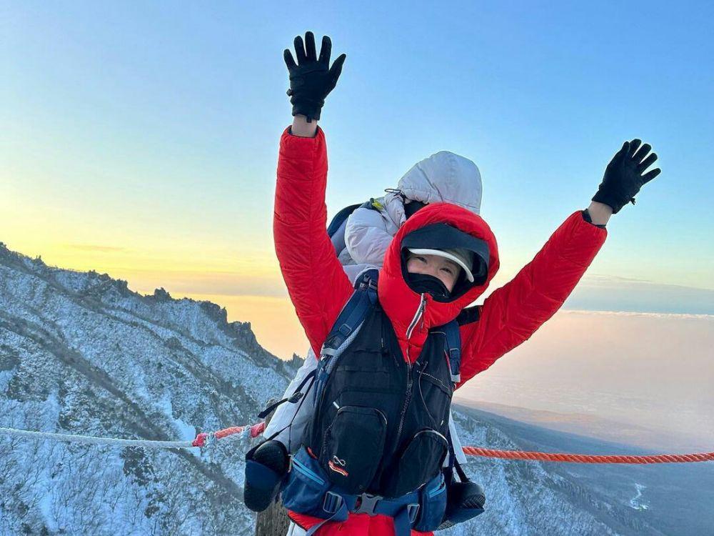 10 Artis Korea yang Pernah Mendaki Gunung Halla, Ada Lee Si Young