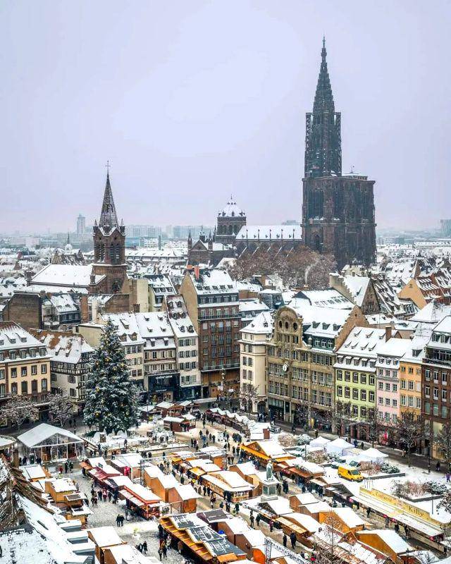 Pemandangan di Kota Strasbourg saat salju turun. (instagram.com/la_chouette_photo)