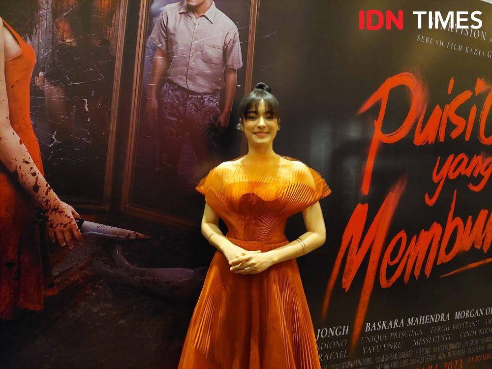 Mawar Eva di Gala Premiere film Puisi Cinta yang Membunuh di Epicentrum, pada Selasa (3/1/2023) (Dok. IDN Times/Erfah Nanda)