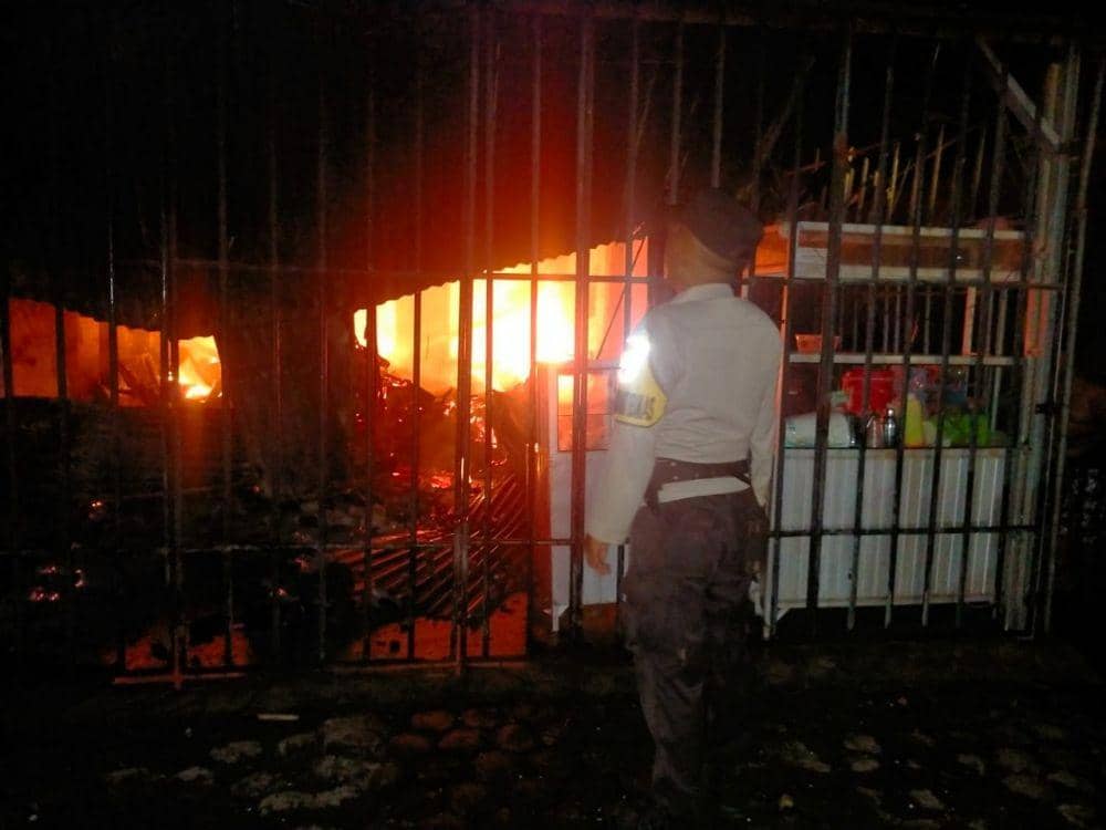 Kebakaran di Banyuwangi. (Dokumentasi Polsek Tegaldlimo)