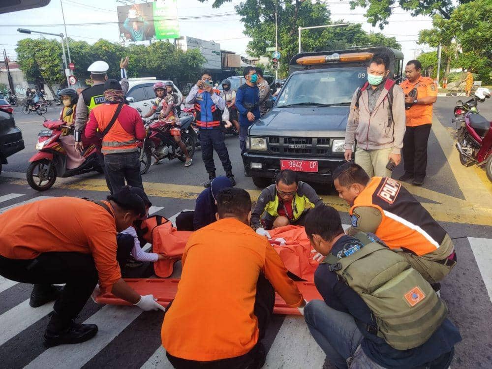Pengendara Motor di Surabaya Tabrak Lansia Hingga Tewas
