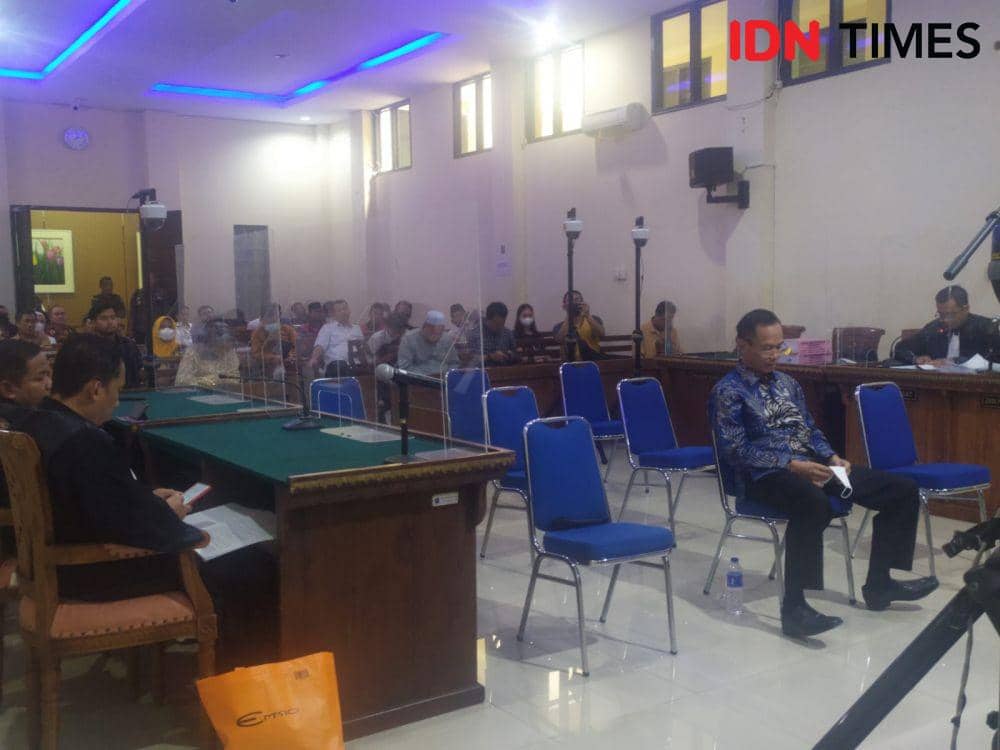 Sidang pembacaan tuntutan terdakwa korupsi suap PMB Unila Andi Desfiandi di PN Tipikor Tanjungkarang. (IDN Times/Tama Yudha Wiguna).