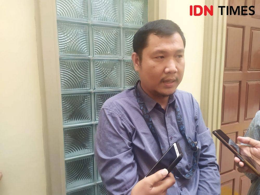 JPU KPK RI Agung Satrio Wibowo menanggapi kegiatan Penuntut telah melimpahkan berkas perkara dan surat dakwaan para tersangka ke PN Tipikor Tanjungkarang, Rabu (4/1/2023). (IDN Times/Tama Yudha Wiguna).