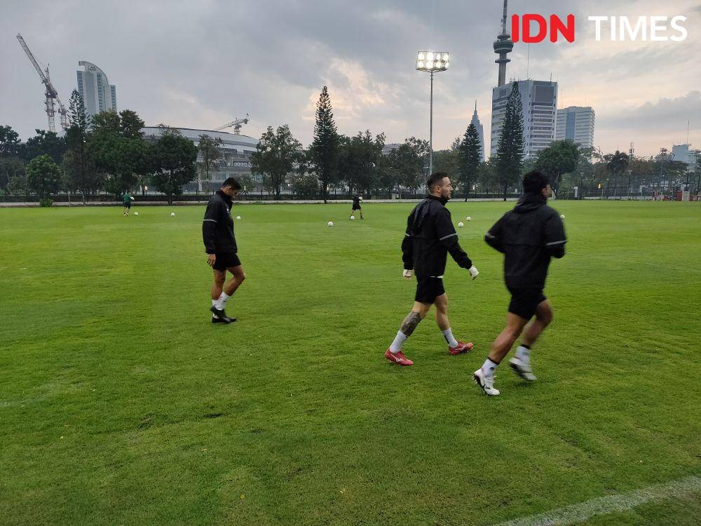 Sesi latihan Timnas Indonesia di Lapangan A Komplek GBK, Rabu (4/1/2023). (IDN Times/Tino).