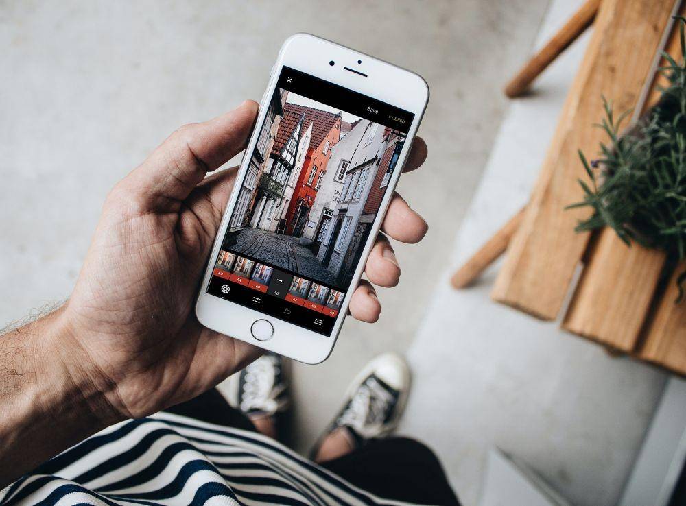 ilustrasi smartphone (unsplash.com/Le Buzz Studio)