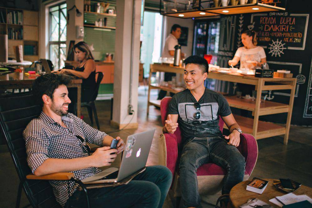 ilustrasi suasana kafe (pexels.com/Helena Lopes)
