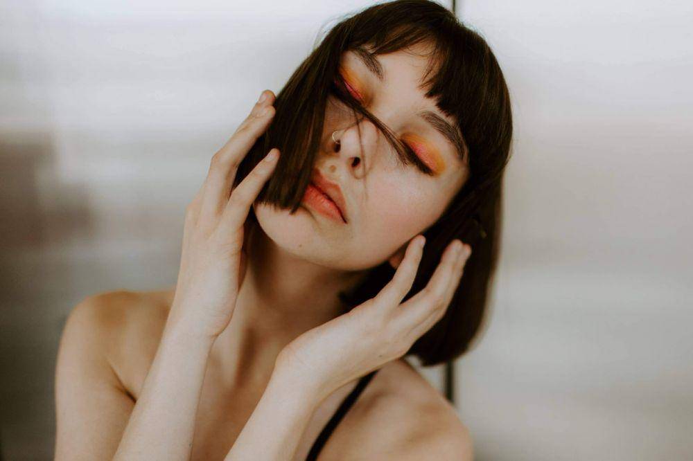 ilustrasi gaya rambut box bob (pexels.com/Leah Kelley)